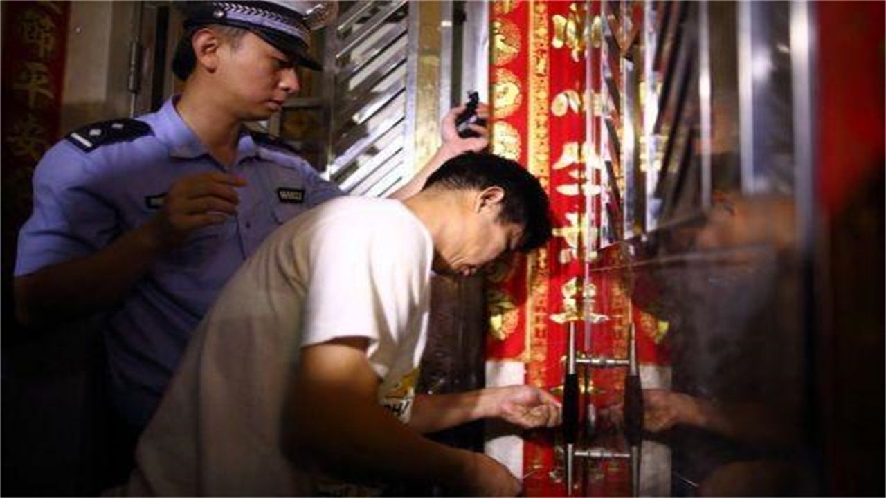 北京请开锁师傅开了锁后，师傅